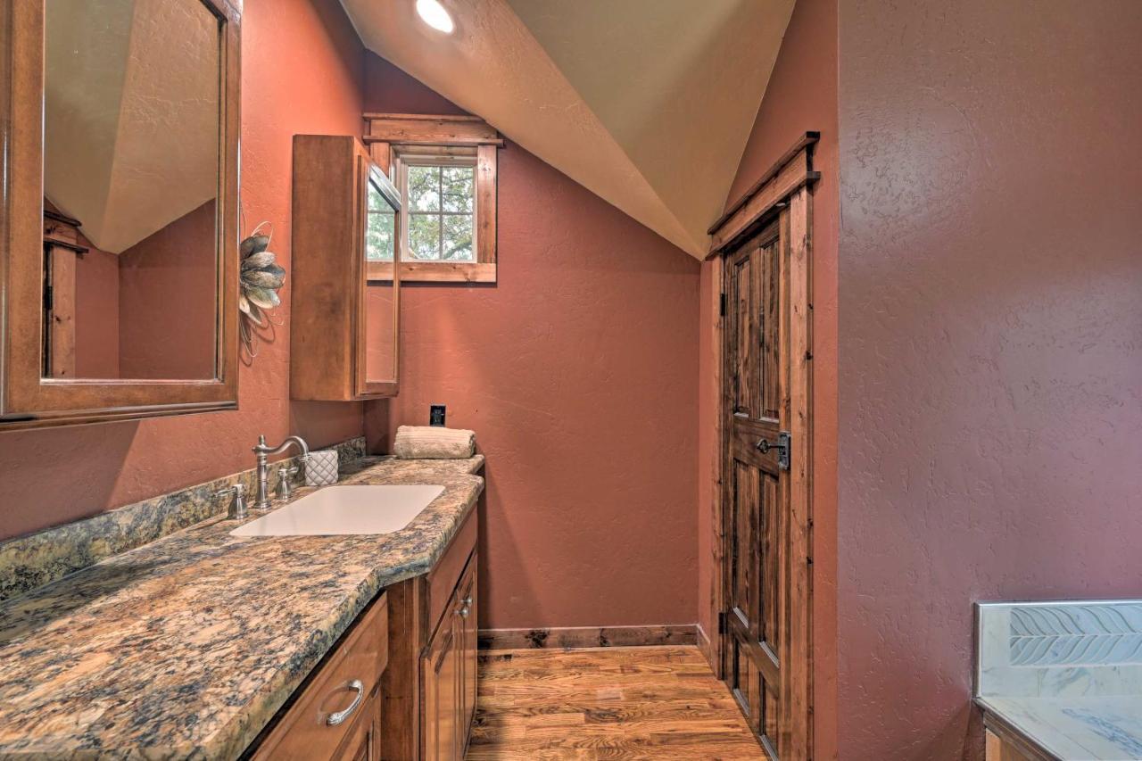 Tudor-Style Broken Bow Cottage With Hot Tub And Decks! Stephens Gap Exterior photo